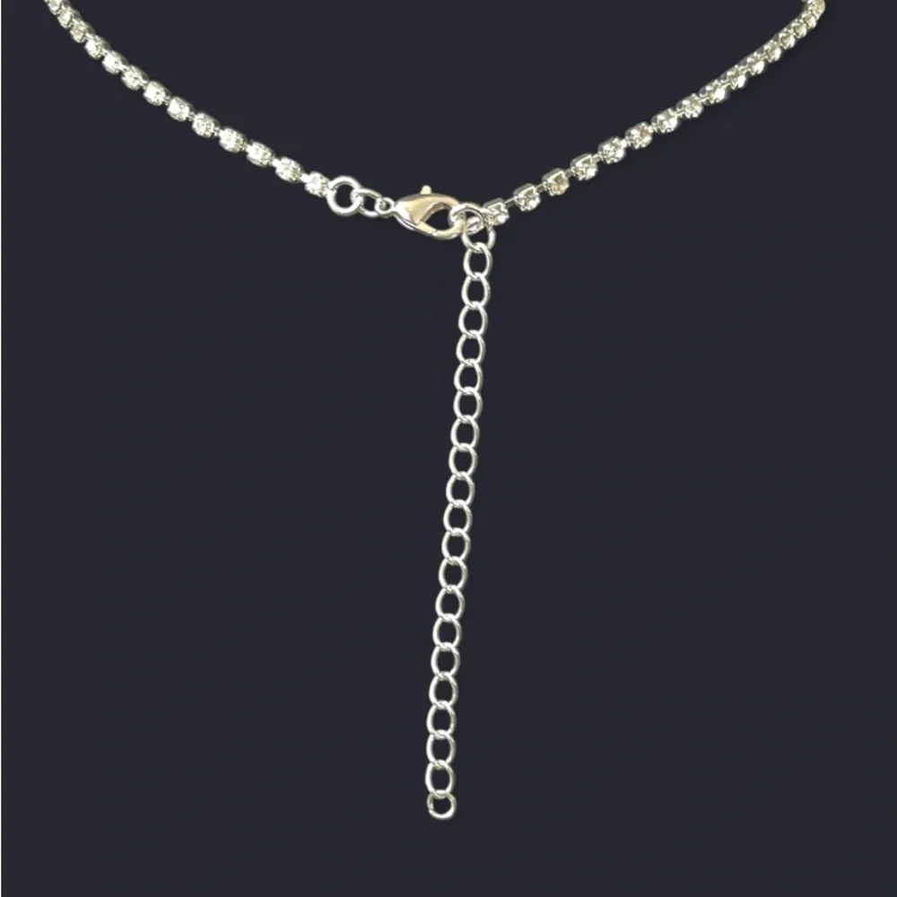 Elegant Silver Bow with Rhinestone Necklace - Picture 3 of 4